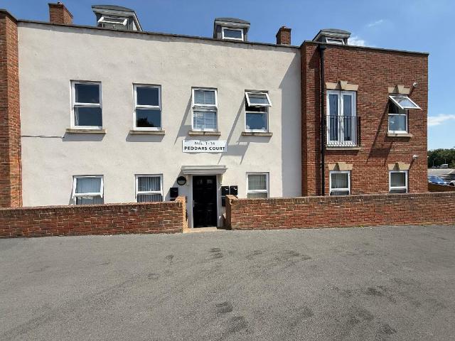 Flat for sale in Bramingham Park, Luton