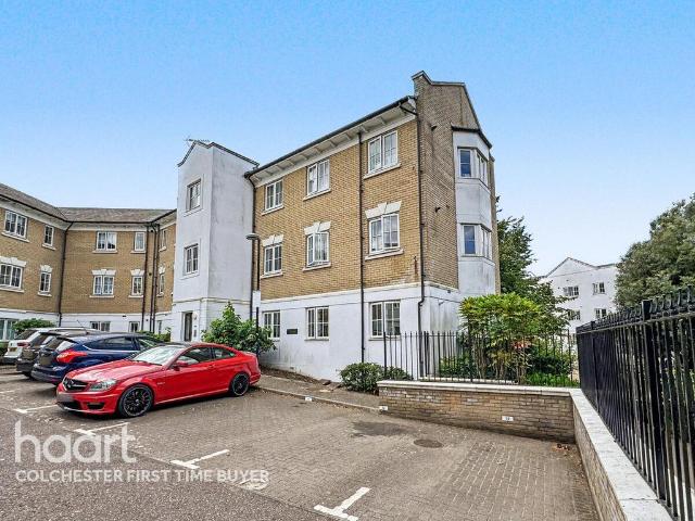 Flat for sale in Hythe, Fordham Heath