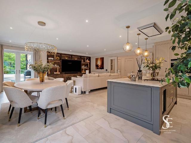 Flat for sale in Sunninghill and Ascot, Ascot