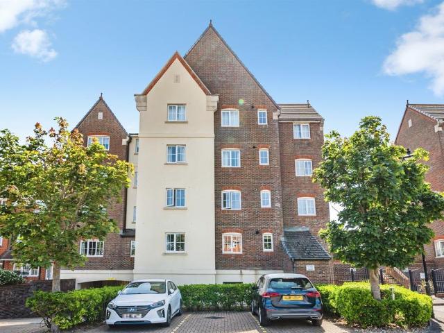 Flat for sale in Sovereign Harbour, Eastbourne