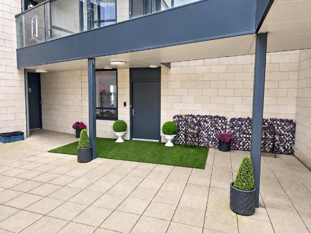 Flat for sale in Hayes, Greater London