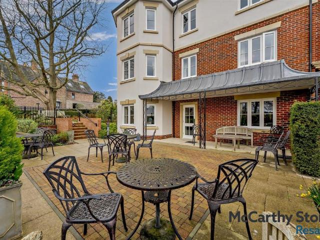 Flat for sale in Cranbrook & Sissinghurst, Sandown Park