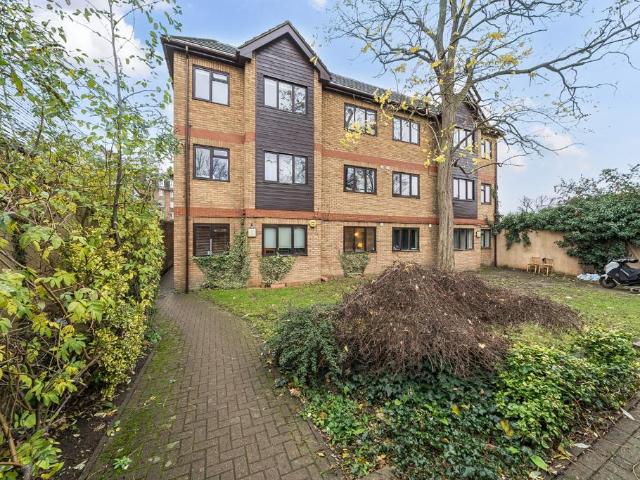 Flat for sale in London Borough of Lewisham, Deptford