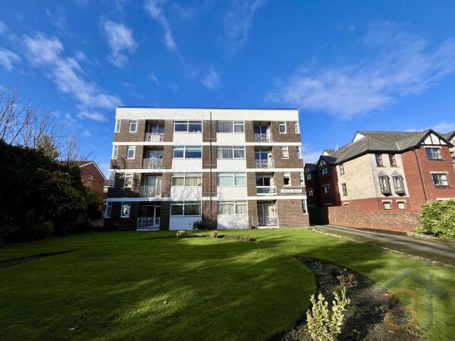 Flat for sale in Marshside, Southport