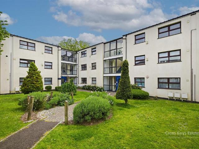 Flat for sale in Mount Wise