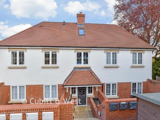 Flat for sale in London Borough of Croydon, Purley