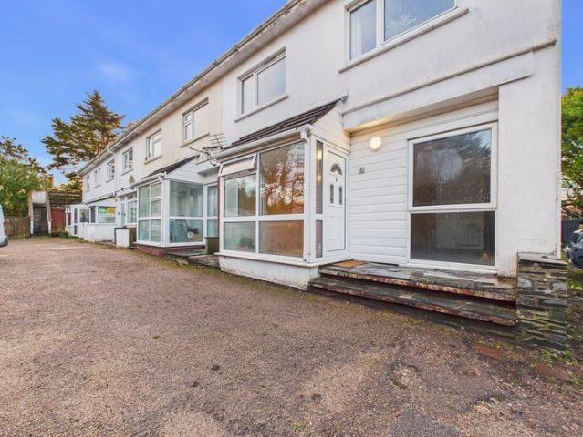 Flat for sale in Penbeagle, Cornwall