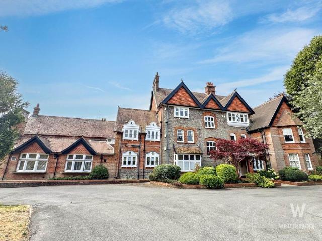 Flat for sale in Berrick Salome, Oxfordshire