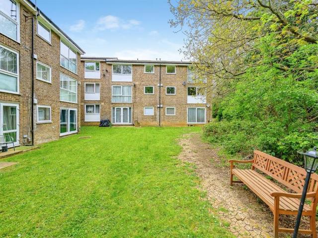 Flat for sale in Woodhall Farm, Pouchen End