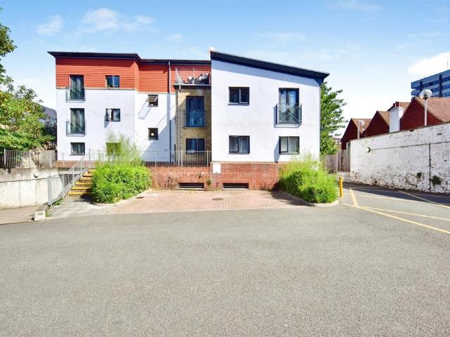 Flat for sale in Midway, Kent