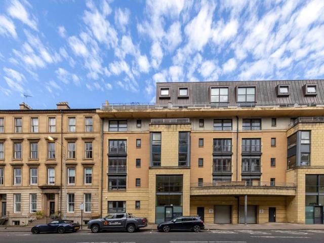 Flat for sale in Sandyford, Glasgow