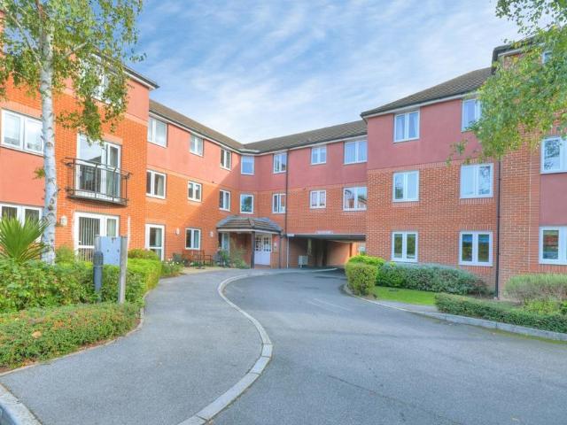 Flat for sale in Netley Hill, Eastleigh