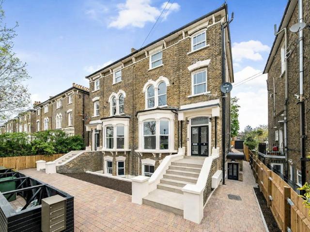 Flat for sale in London Borough of Lewisham, Greater London