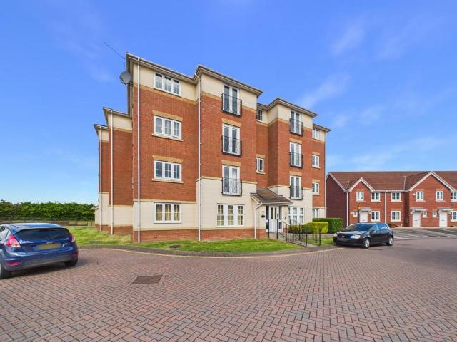 Flat for sale in Kingswood, Hull
