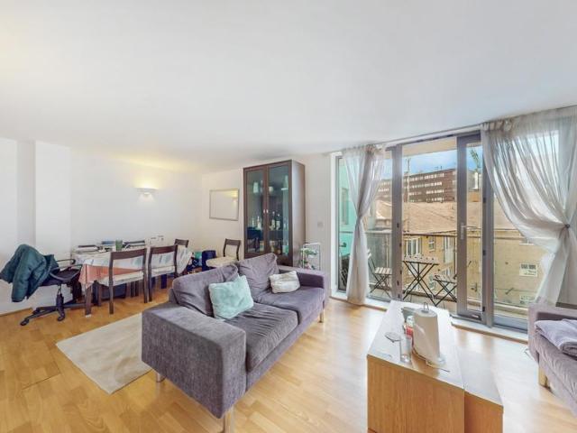 Flat for sale in Holborn, Greater London