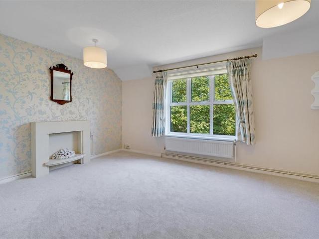 Flat for sale in Hampton, Greater London