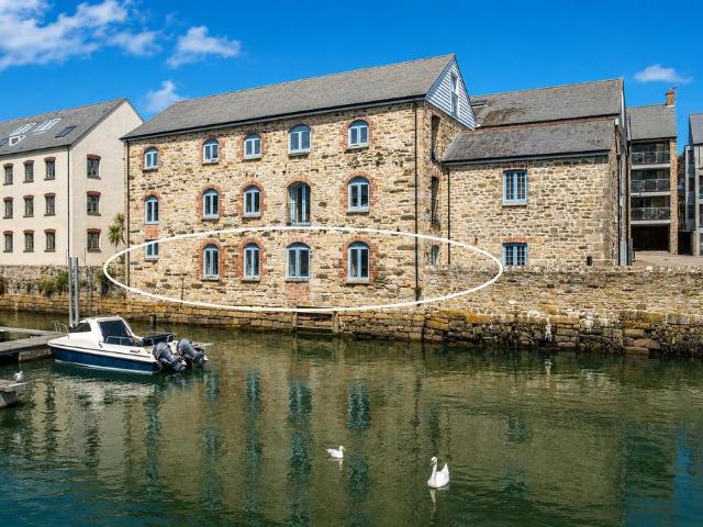 Flat for sale in Penryn, Cornwall
