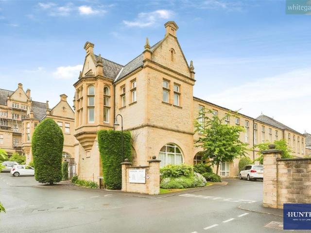 Flat for sale in Heath, Calderdale