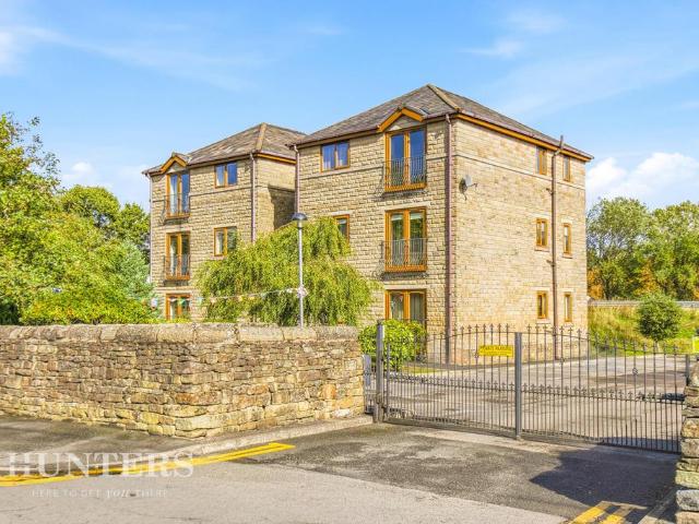 Flat for sale in Milnrow, Rochdale