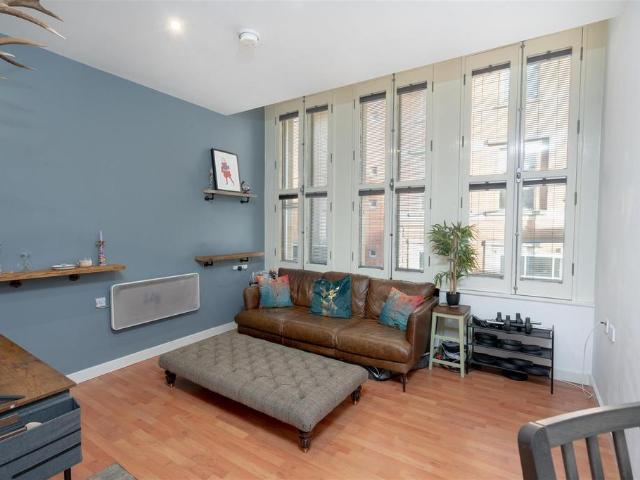 Flat for sale in West Yorkshire