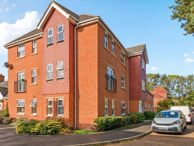 Flat for sale in Lymington, New Forest