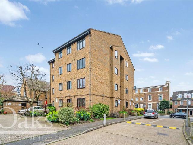 Flat for sale in Streatham, Greater London