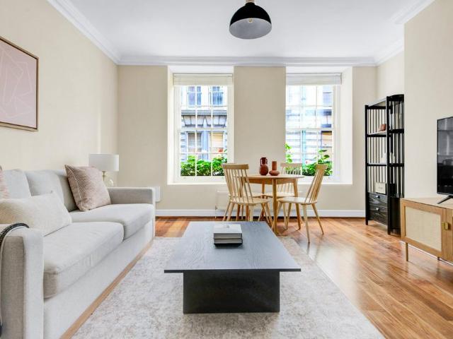 Flat for sale in Covent Garden, Victoria