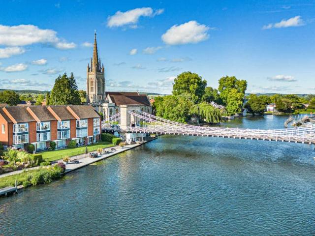 Flat for sale in Lunnon, Buckinghamshire