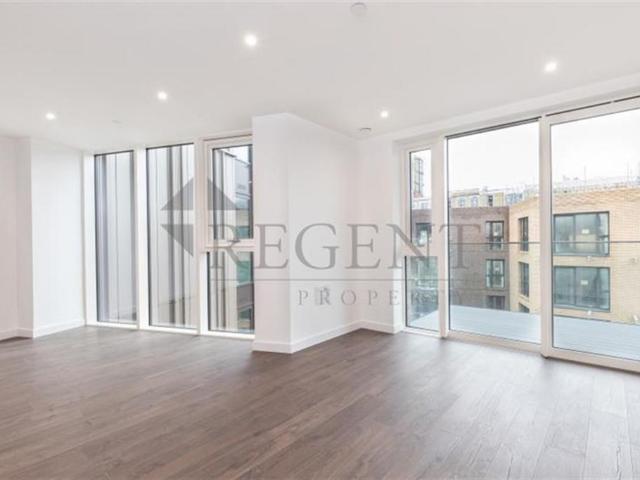 Flat for sale in Woodberry Down, Stoke Newington
