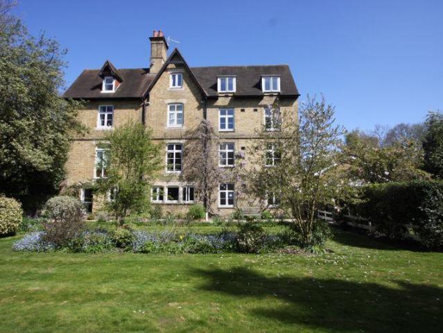 Flat for sale in North Bourne, Heol-las