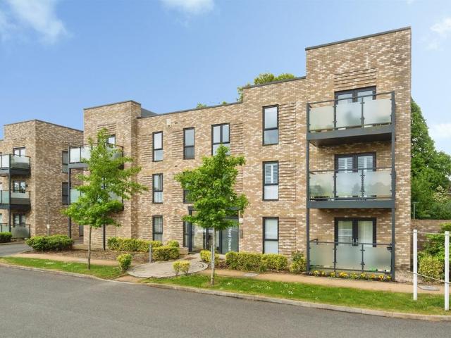 Flat for sale in Southborough, Sandown Park