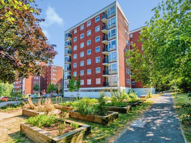 Flat for sale in Hampshire