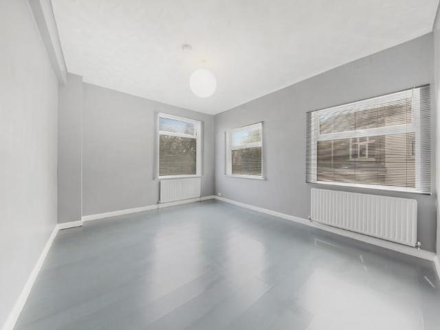 Flat for sale in Harlesden, Greater London