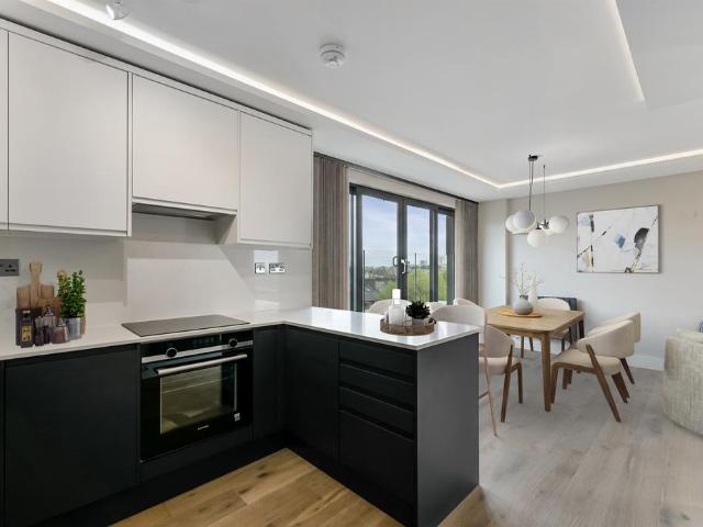 Flat for sale in London Borough of Hammersmith and Fulham, Greater London