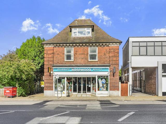 Flat for sale in Station Road, Greater London
