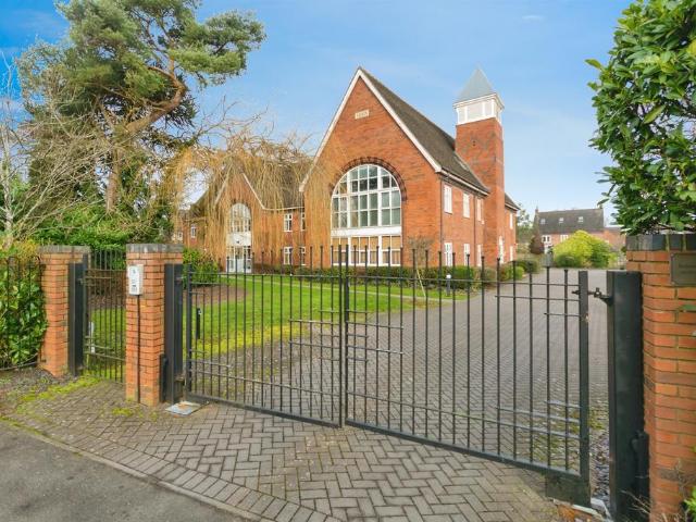 Flat for sale in Shirley, West Midlands