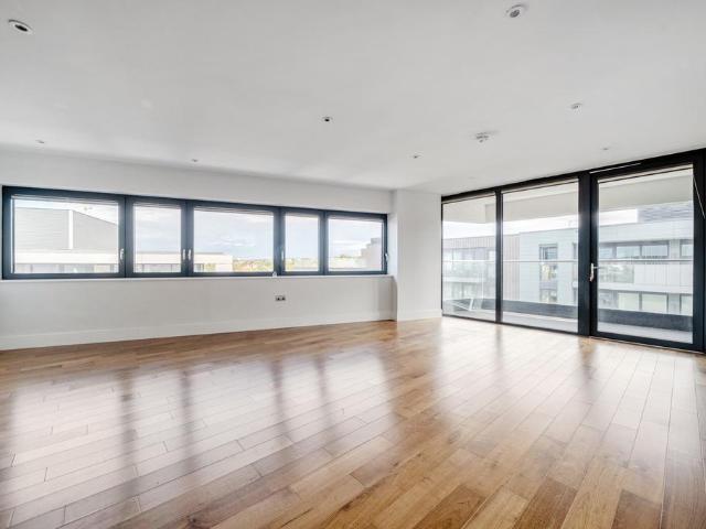 Flat for sale in Royal Borough of Greenwich, Greater London