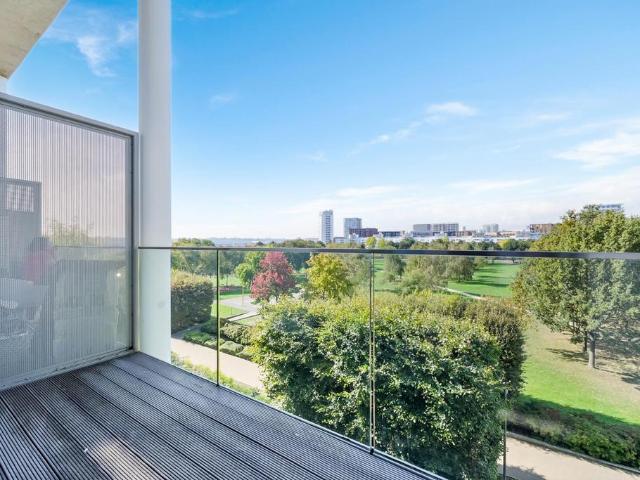 Flat for sale in Waterside Park, Greater London
