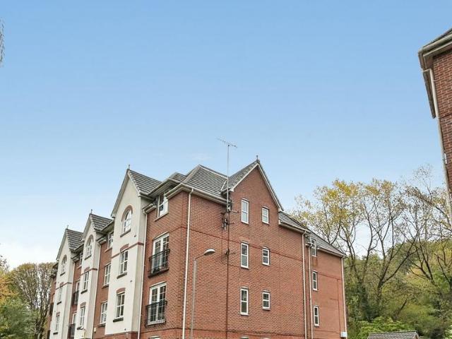 Flat for sale in Crumpsall, Manchester