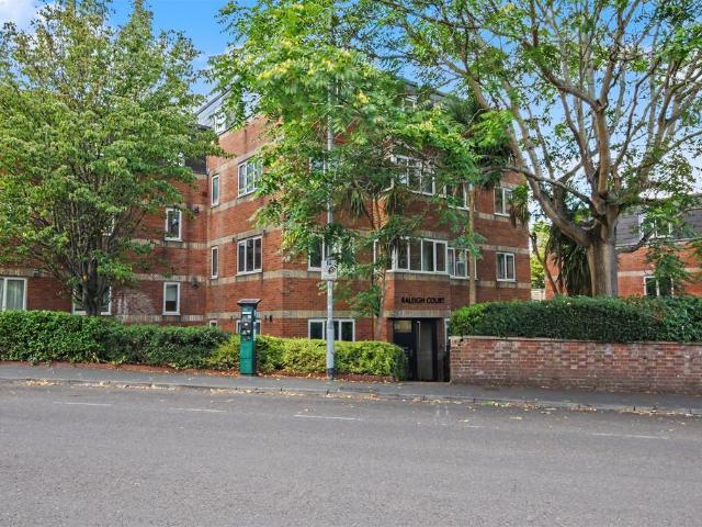 Flat for sale in Lakenham, East Bank