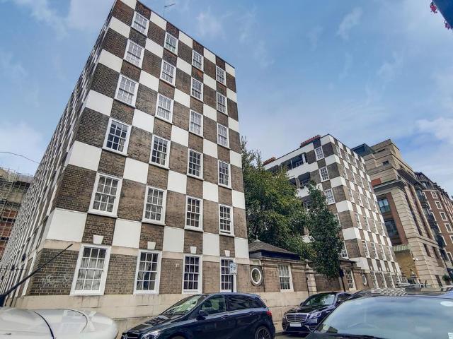 Flat for sale in City of Westminster, Greater London