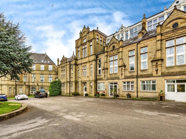 Flat for sale in Claremount, Halifax