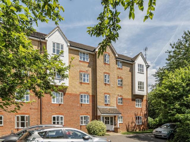 Flat for sale in Southcourt, Aylesbury