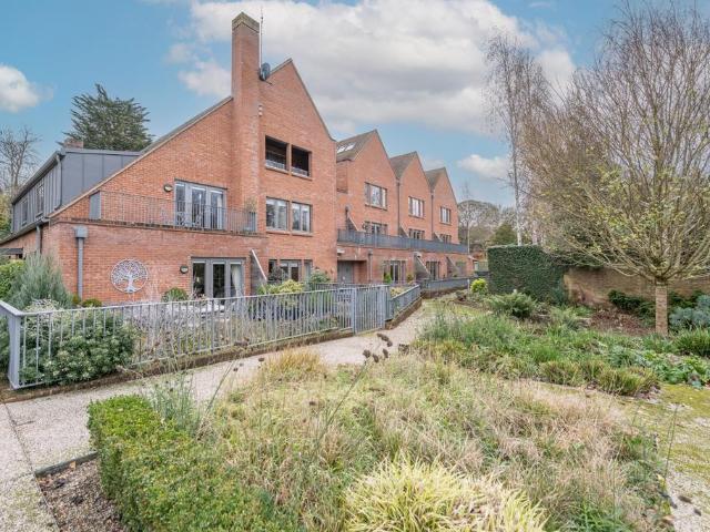 Flat for sale in Wendover, Buckinghamshire