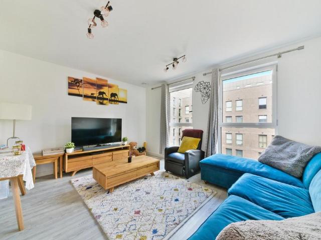 Flat for sale in Upton Park, Greater London