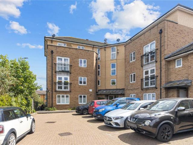 Flat for sale in Hackney Wick, Greater London