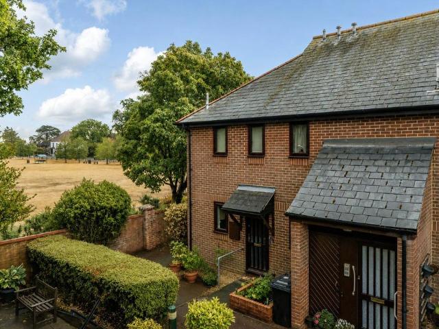 Flat for sale in Mortimer, West Berkshire