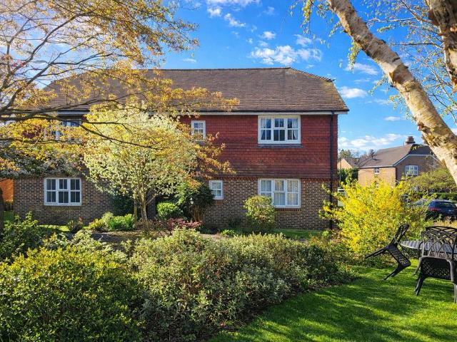 Flat for sale in Tedfold, Horsham