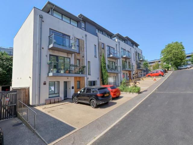 Flat for sale in Daws Hill, Cressex