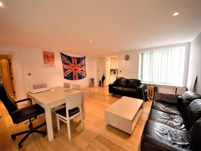 Flat for sale in Holloway, Lower Holloway